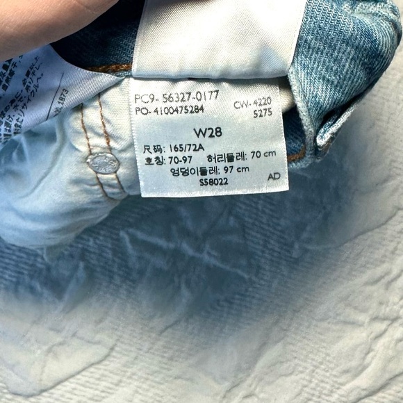 Levi’s 501 denim shorts light wash blue distressed high rise size 28 - Picture 8 of 10